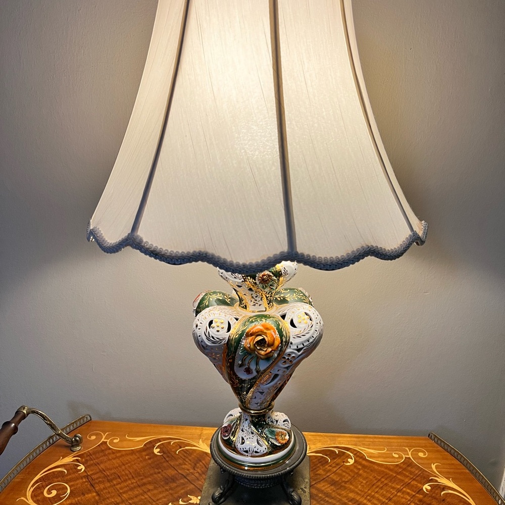Elegant Floral Table Lamp with Cream Shade capodimonte